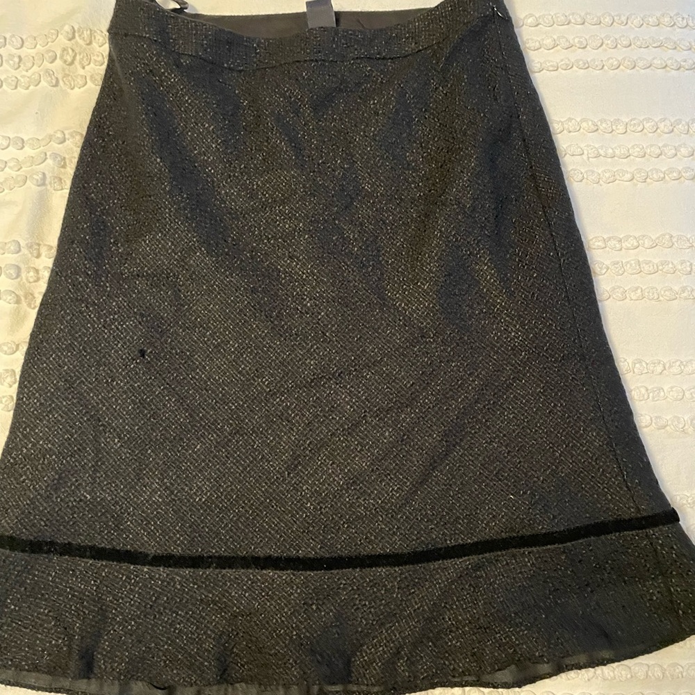 Beautiful black skirt. Fitted with bottom ruffle. Wool and acrylic.
